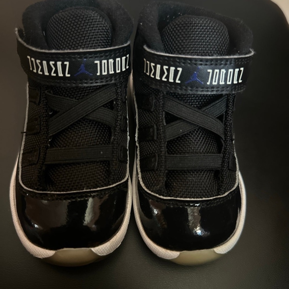 Jordan retro 11 space jams